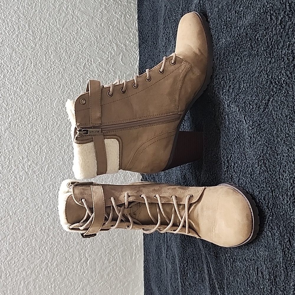Womens Unisa size 10 tie up boots camel color